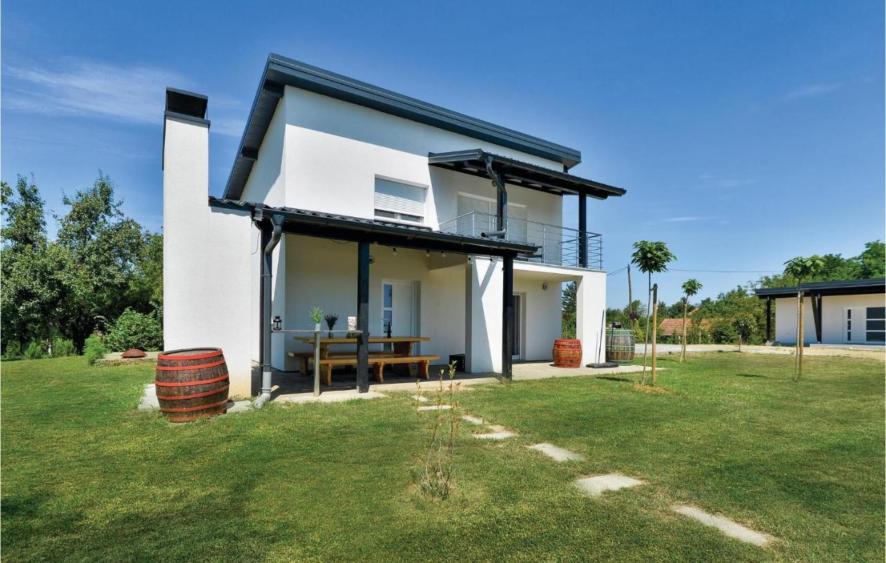 8 Bedroom Lovely Home In Durdevac Ðurđevac Εξωτερικό φωτογραφία